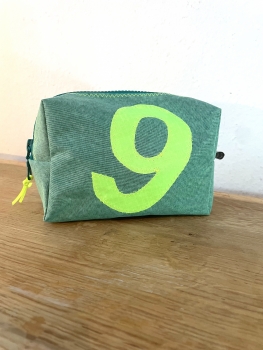 Kosmetiktasche grün eckig mit Zahl